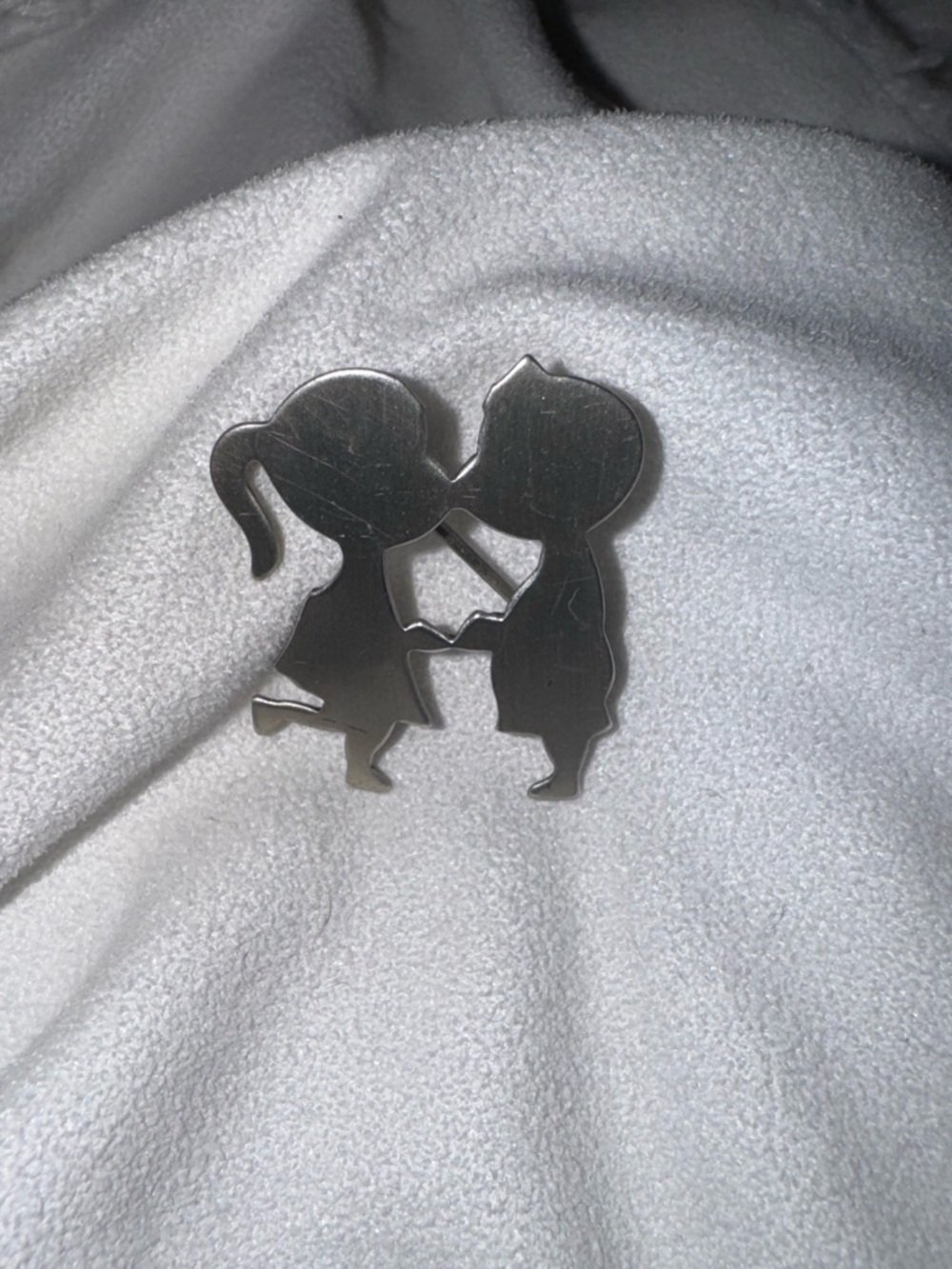Vintage BEAU Sterling Silver 925 Brooch Pin Kissing Kids Silhouette